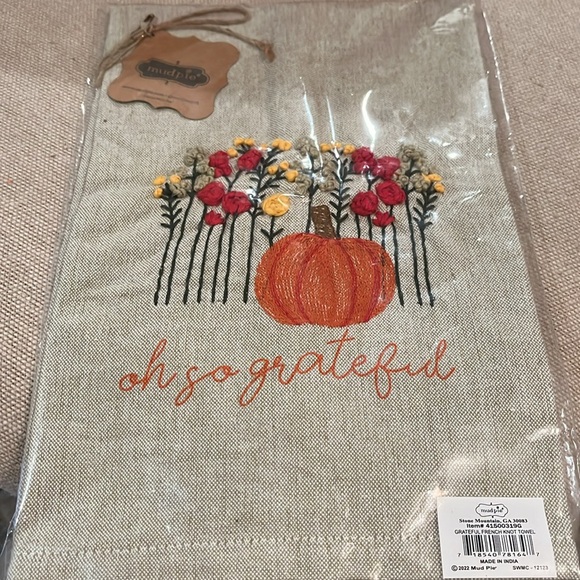 Mud Pie Grateful French Knot Towel/NWT - Picture 3 of 7